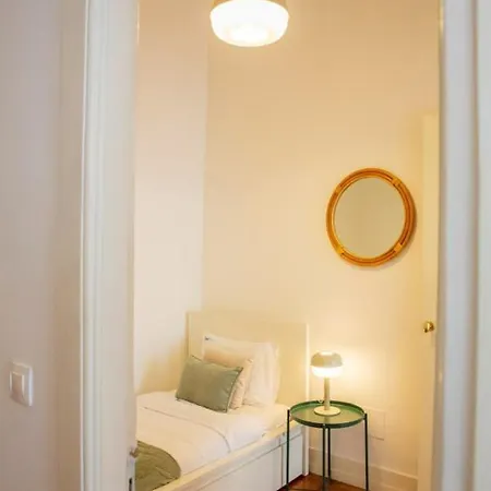 House, Garden & Terrace-4br-8 Minutes The
