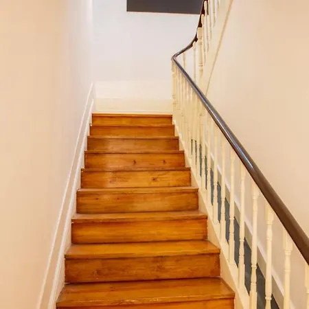 House, Garden & Terrace-4br-8 Minutes The