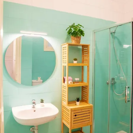 House, Garden & Terrace-4br-8 Minutes The